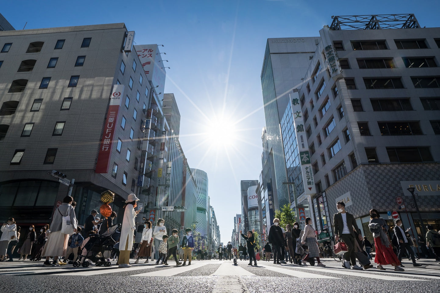 English Tour 【Trans-Ginza Walk】 2-hour Private Tour with an Official local Guide [Tokyo Chuo City Official Excursion/Walking tour]