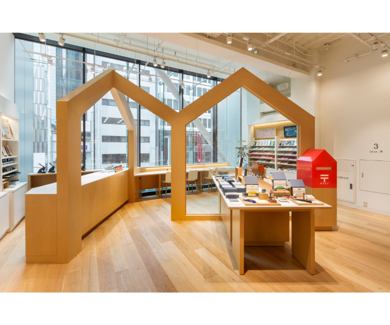 English Tour 【Trans-Ginza Walk】 2-hour Private Tour with an Official local Guide [Tokyo Chuo City Official Excursion/Walking tour]