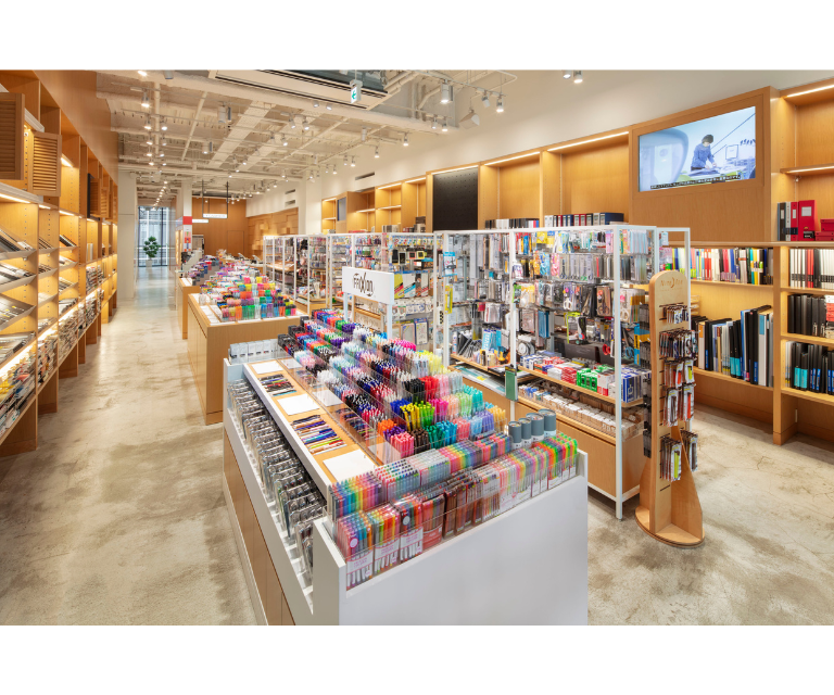 English Tour 【Trans-Ginza Walk】 2-hour Private Tour with an Official local Guide [Tokyo Chuo City Official Excursion/Walking tour]