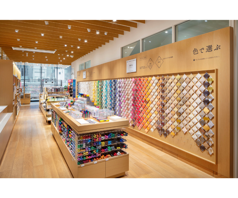 English Tour 【Trans-Ginza Walk】 2-hour Private Tour with an Official local Guide [Tokyo Chuo City Official Excursion/Walking tour]